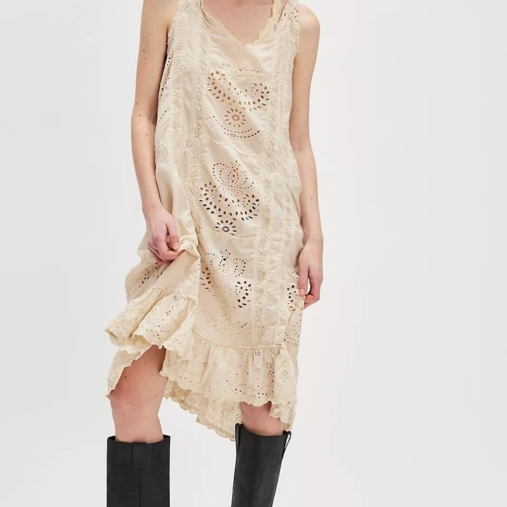 Elegant Cream Lace Dress